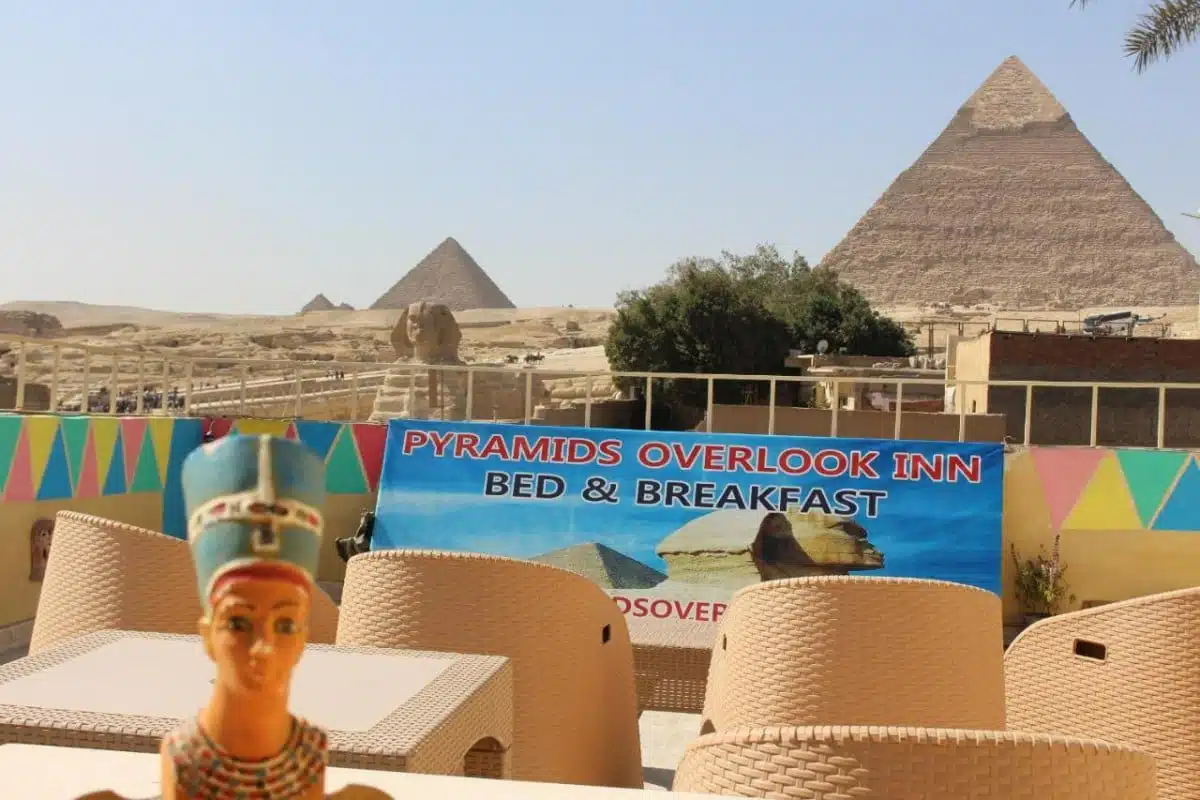 Pyramids Overlook Inn